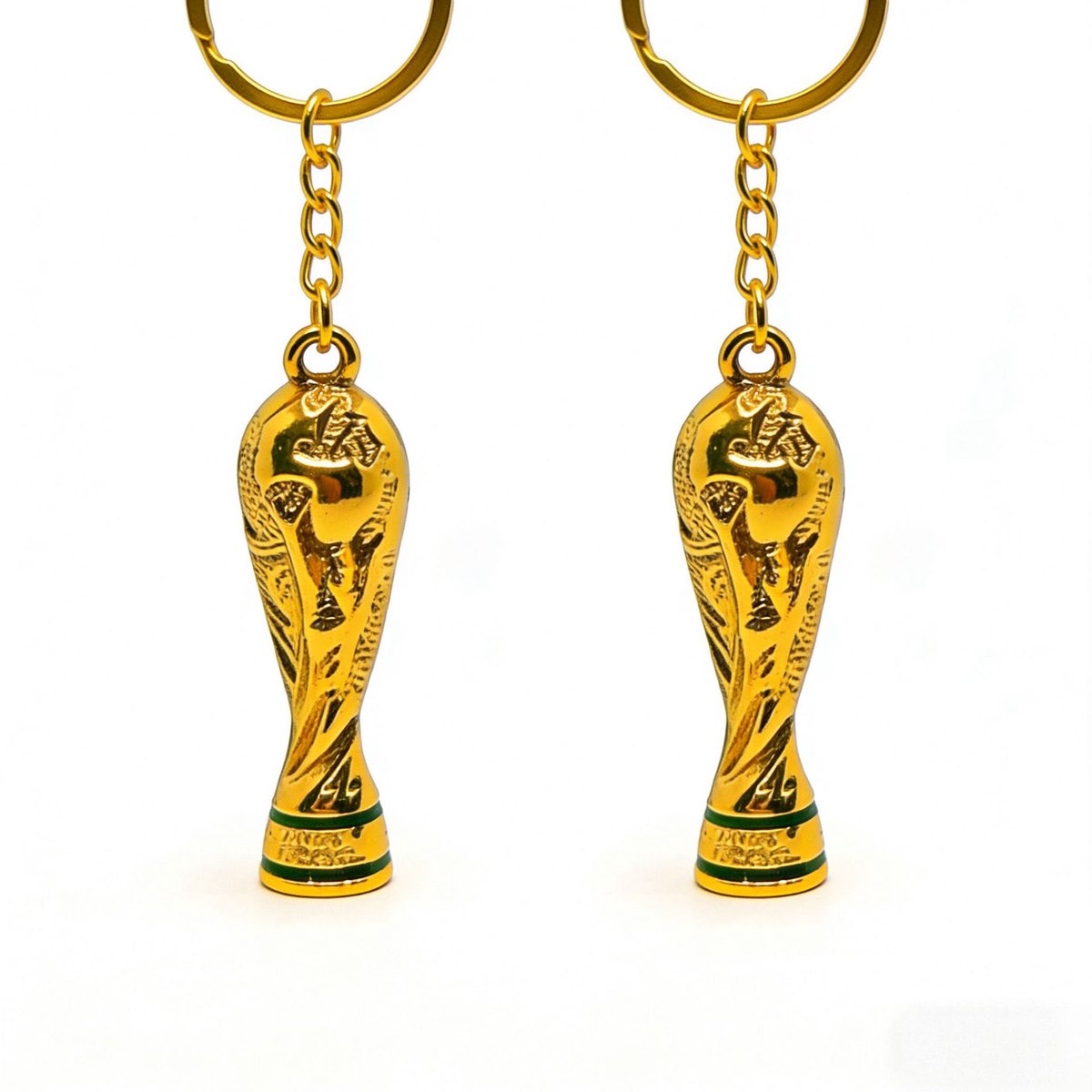 2 stuks WK Sleutelhanger - Voetbal Sleutelhanger - WK Souvenir - Trofee Sleutelhanger - Geschikt om aan Rugzakken, Sleutels en Portemonnees te Hangen - Goudkleurig