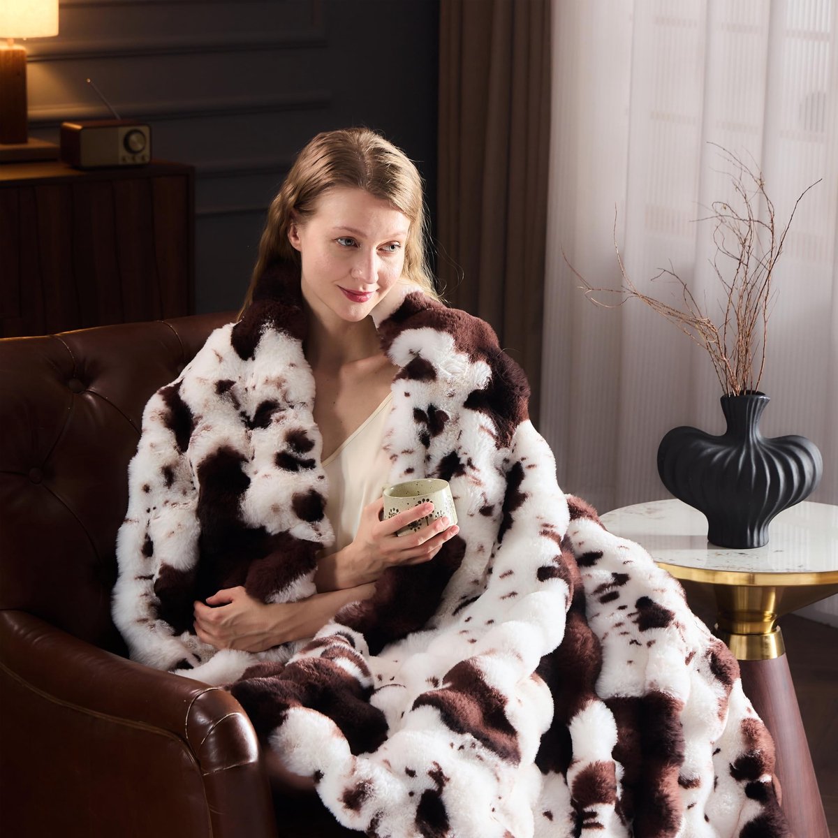 Omgoods - Knuffeldeken van Fuzzy Pluche 275x230 cm, Omkeerbaar en Warm