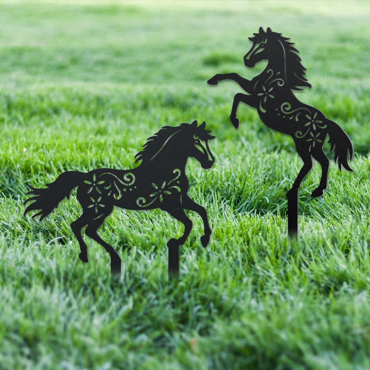 SnelShoppen - 2 Stuks Decoratieve Tuinstaken met Rennende Paarden, Zwart Paarden Silhouetten, Buiten Ornamenten voor Tuin, Binnenplaats, Achtertuin, P