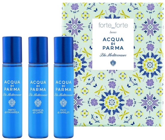 Acqua di Parma geschenkset met drie blauwe parfumflacons en een doos met vlinderpatroon en tekst 'forte_forte loves ACQUA DI PARMA'.
