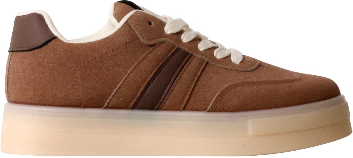 Lage sneakers met veters