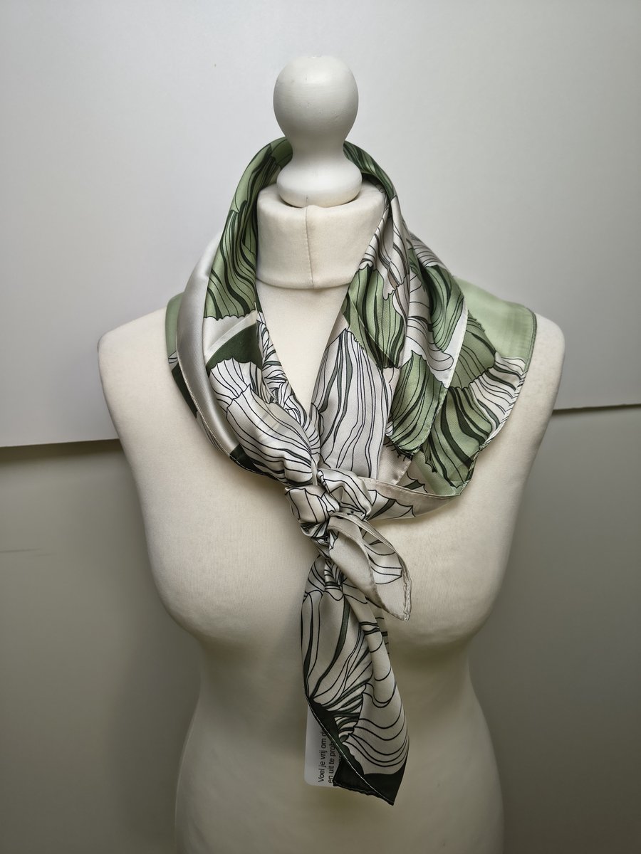 Vierkante dames sjaal Anne Wil-gebloemd motief-olijf groen wit beige kaki groen bruin-neksjaal-halssjaal-70x70