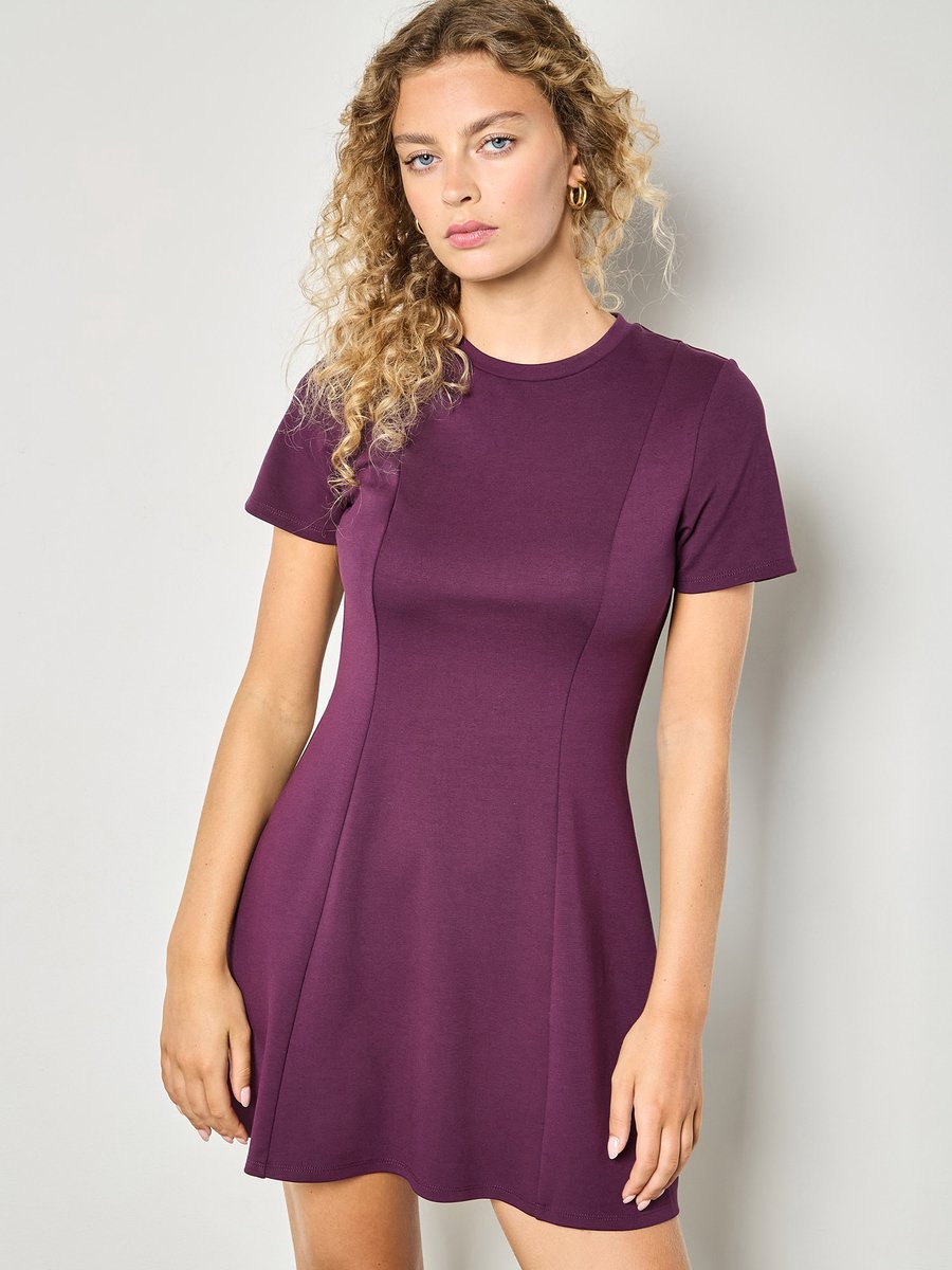 Mini-jurk van jersey met uitlopende rok