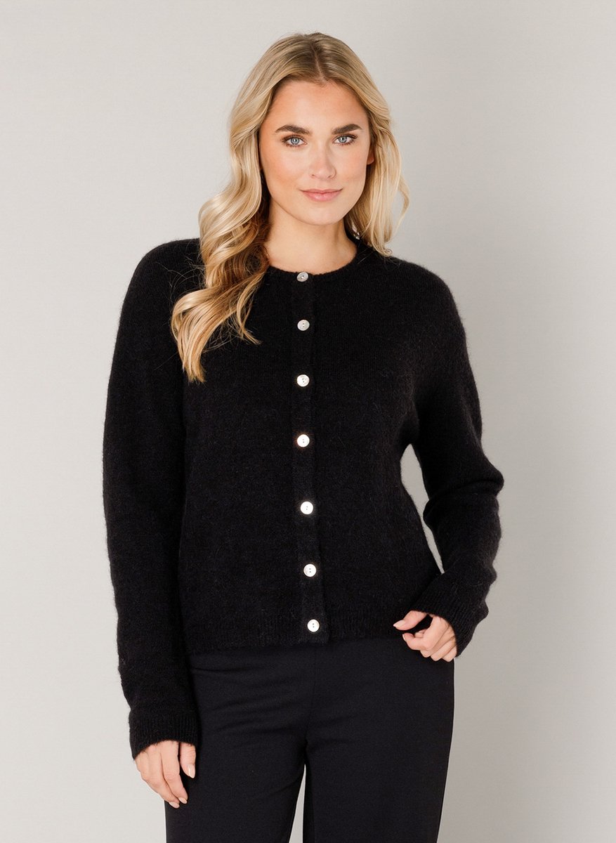 Base Level vest Yuli