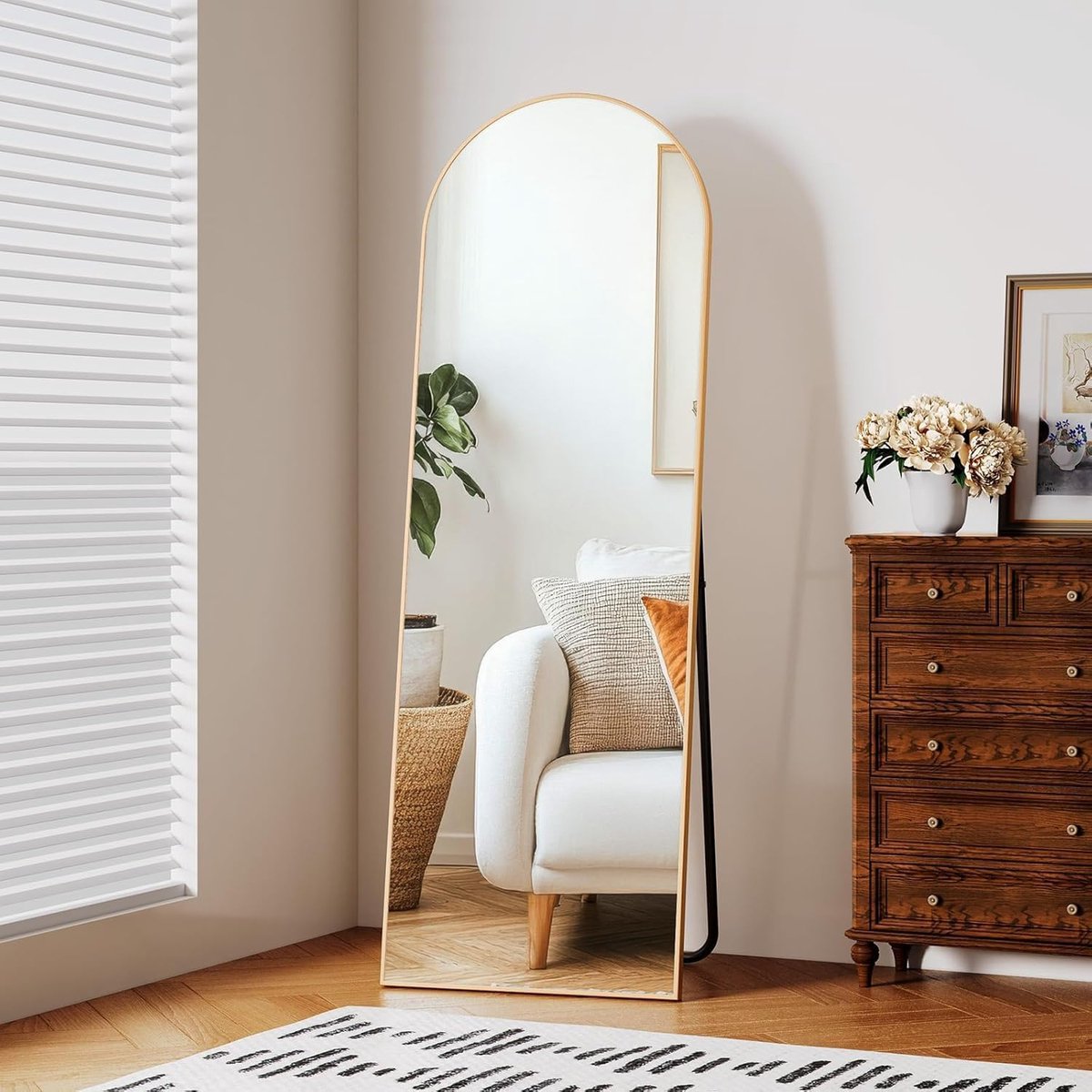 Staande spiegel, 150 x 50 cm, gebogen full-body spiegel met goudkleurig aluminium frame, aanleun- of hangspiegel voor woonkamer, slaapkamer, entree