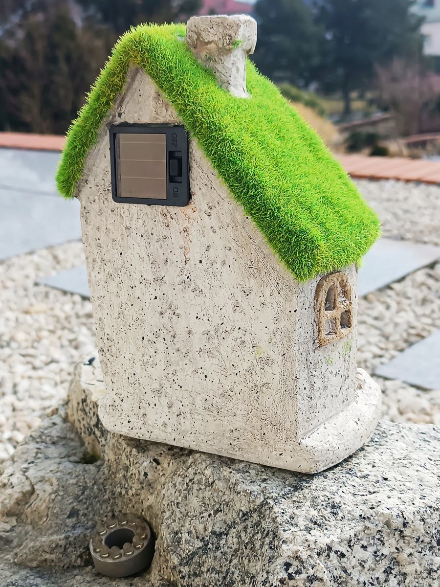 Zonne-energie Tuinhuisje Figuur met LED-verlichting, 21 cm