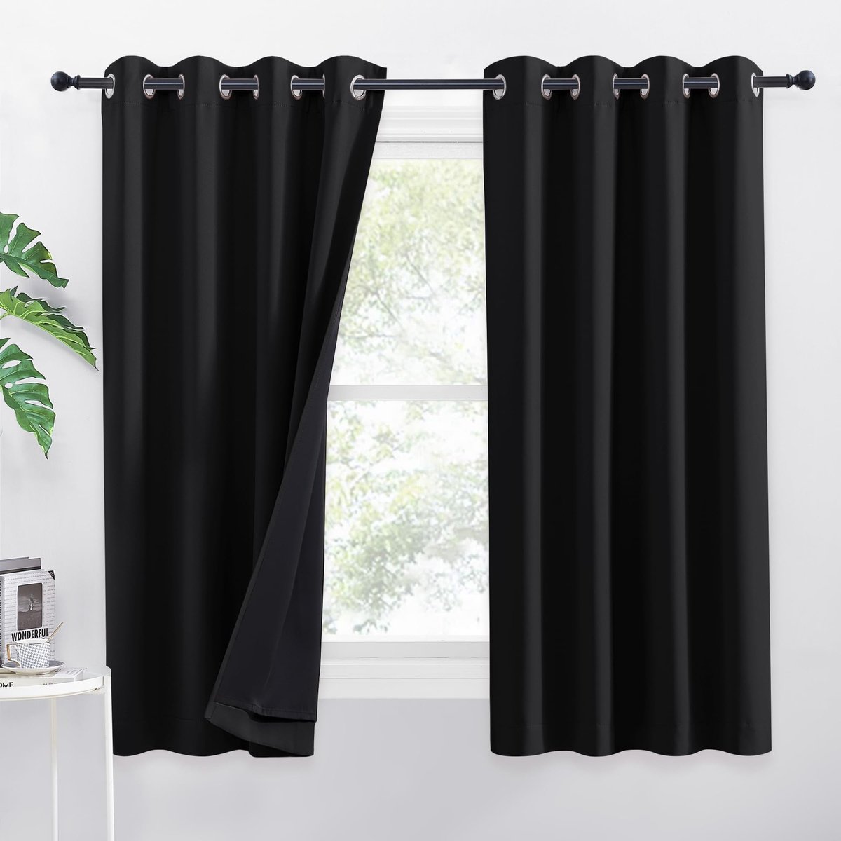 Kant en Klaar Kort,100% Verduisterende Gordijnen met Lussen,Gordijnen Warmte-en Koude-Isolerende Thermische 2 Stuks,Geschikt voor Woonkamer Slaapkamer,140x145cm,Zwart