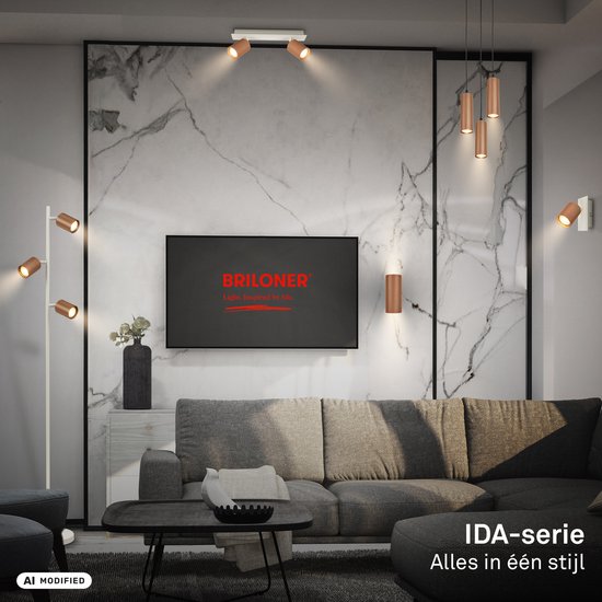 Moderne woonkamer met een grijze bank, marmeren wand en diverse lampen, waaronder de IDA-serie.