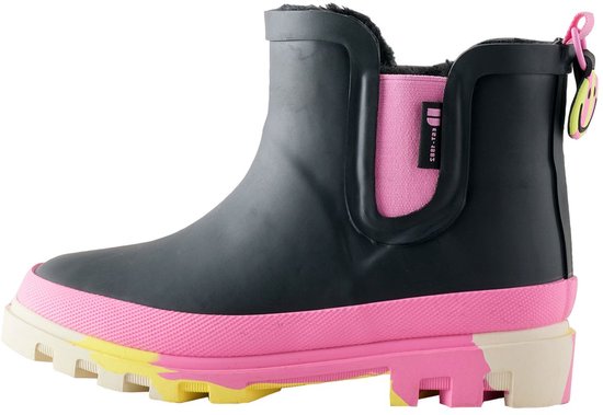 Zwart Chelsea regenlaars met roze en gele zolen en roze details. Dikke profielzool.