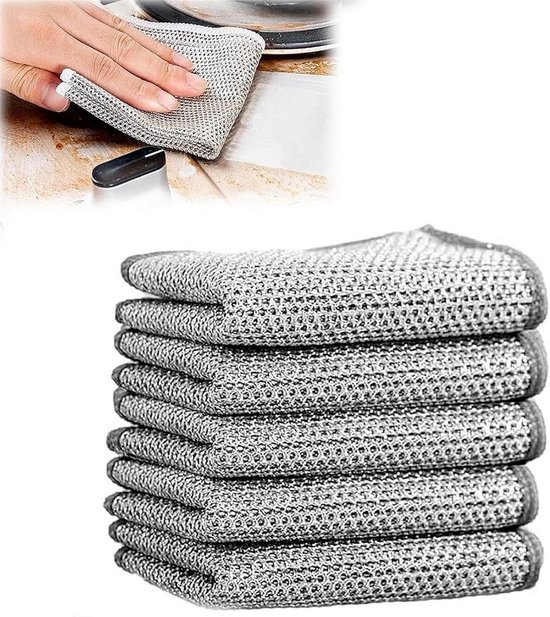 Une pile de six éponges à récurer argentées grises, à la texture tissée ouverte, avec une petite image d'une main nettoyant un plan de travail.