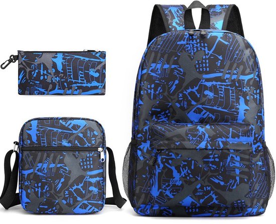 Rugzak, schoudertas en etui met blauw, zwart en grijs camouflagepatroon.