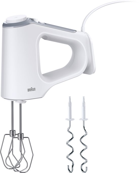 Witte Braun handmixer met garde en deegknaken, op witte achtergrond.