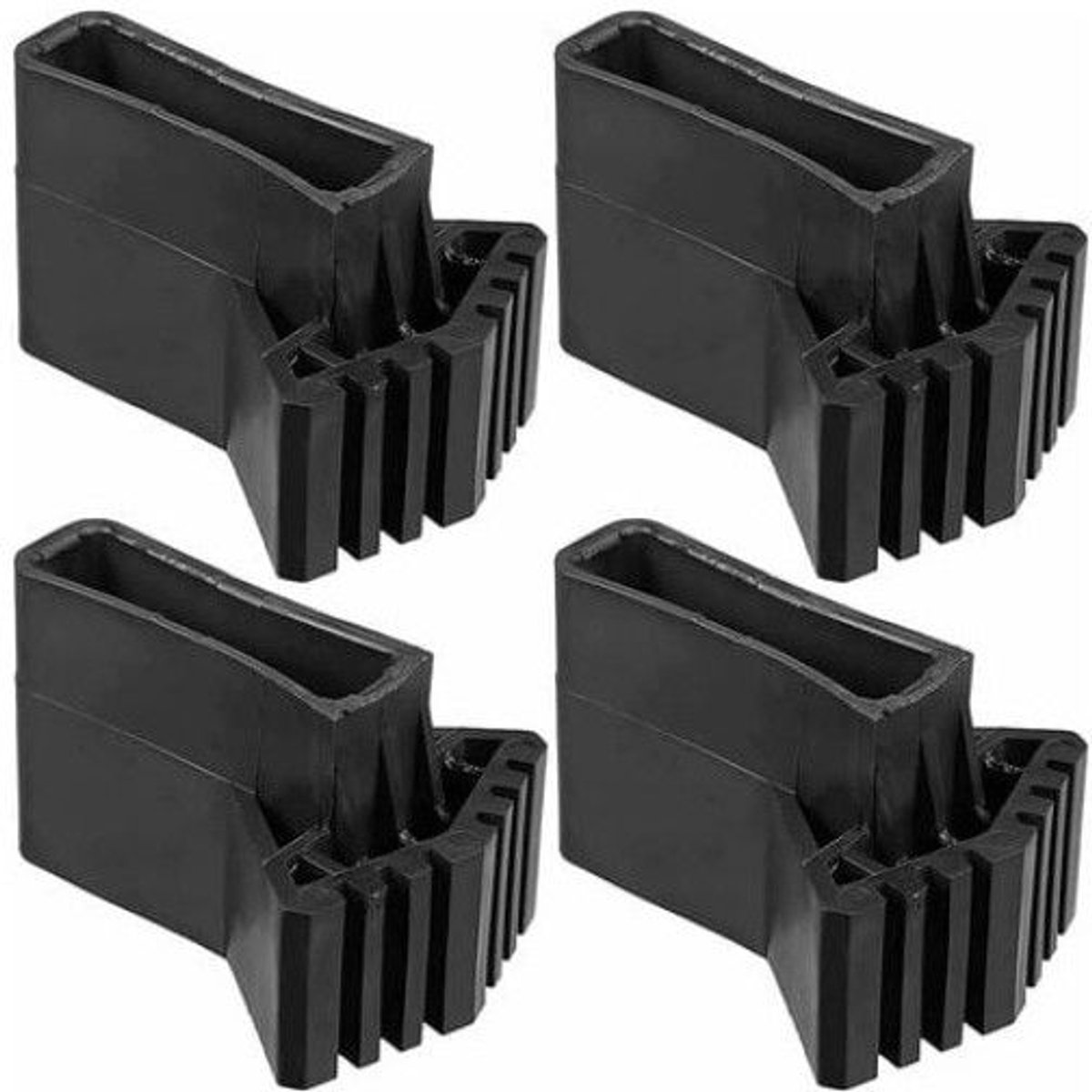 Een set van 4 antislip trapvoetbeschermers van rubber in zwart.