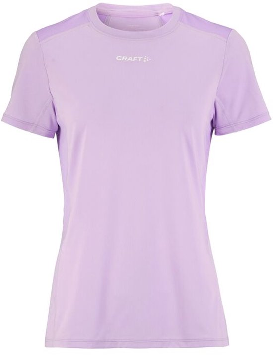 Lila Craft sportshirt met korte mouwen en een subtiel Craft-logo op de borst. De schouders zijn voorzien van een lichter paarse stof.