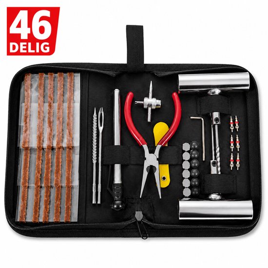 Zwarte opbergtas met 46-delige bandenreparatieset, inclusief tang, reparatiestrips en ventielgereedschap.