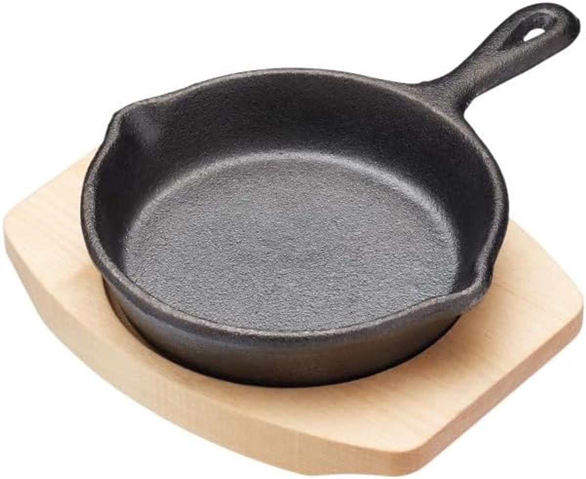 minikoekenpan met esdoornhouten serveerplank, gietijzeren pan met handvat 16 x 11,5 x 2,5 cm, bord 13,5 x 10,5 x 1,5 cm, 1 set