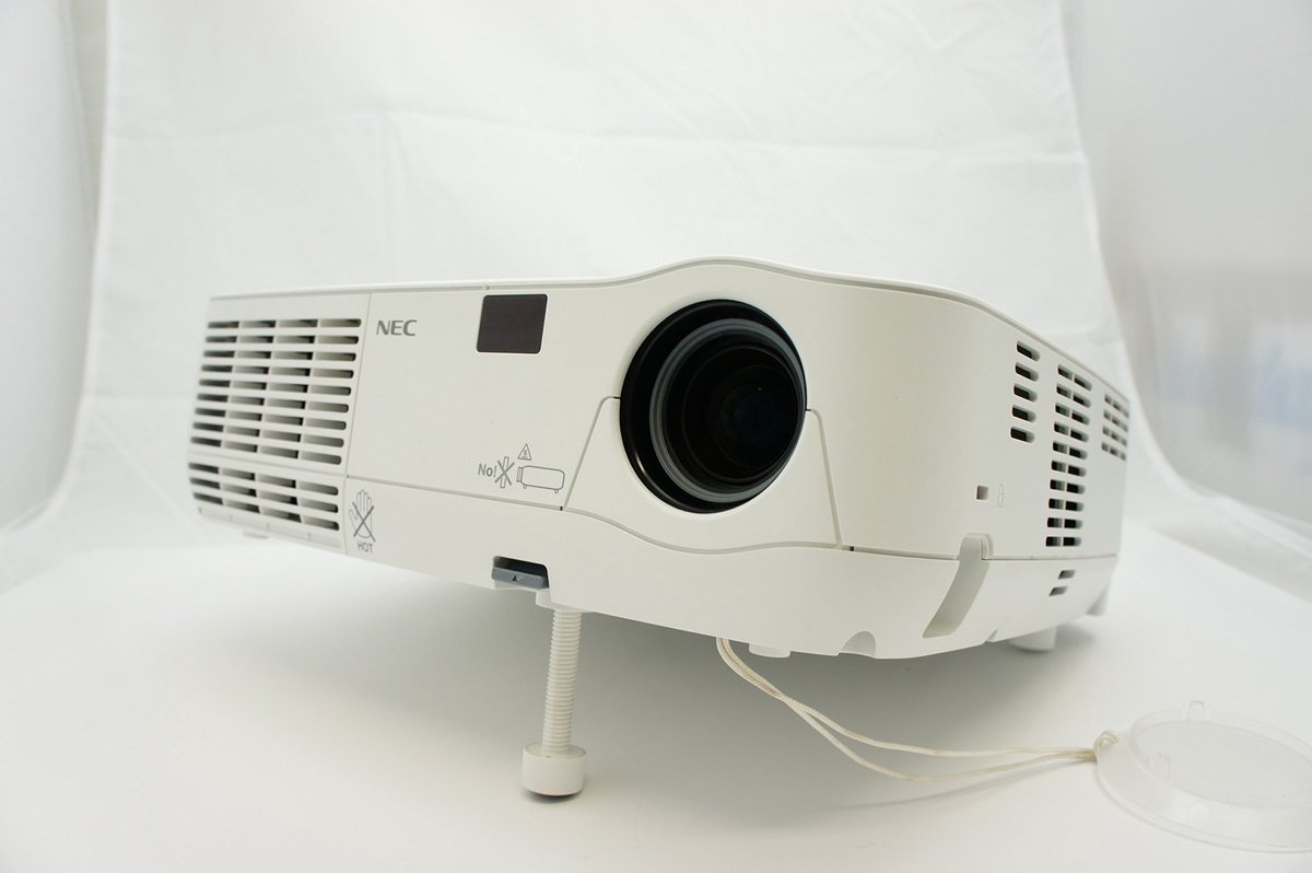 SnelShoppen - DLP-projector 2500 ANSI lumen, 2000:1 contrast, XGA resolutie 1024 x 768, wit voor presentaties, films en evenementen