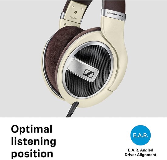 Crème Sennheiser HD 599 koptelefoon met bruine oorkussens, optimale luisterpositie.