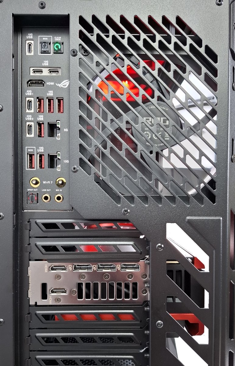 Azerty Gaming Epic ROG Powered By ASUS - Ryzen 9 9950X3D2 - ASUS GeForce RTX 5090 Matrix - 64 GB RGB DDR5 - 4 TB Samsung ssd - Windows 11 Pro — cadeau in Elektronica - foto 3