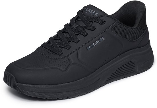 Zwarte Skechers heren instapper met veters, gedetailleerd met perforaties.