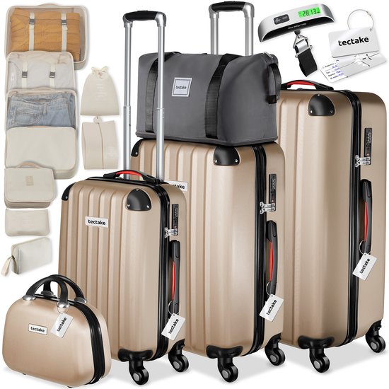 Set van 4 bruine koffers, een grijze sporttas, beautycase, weegschaal en packing cubes.
