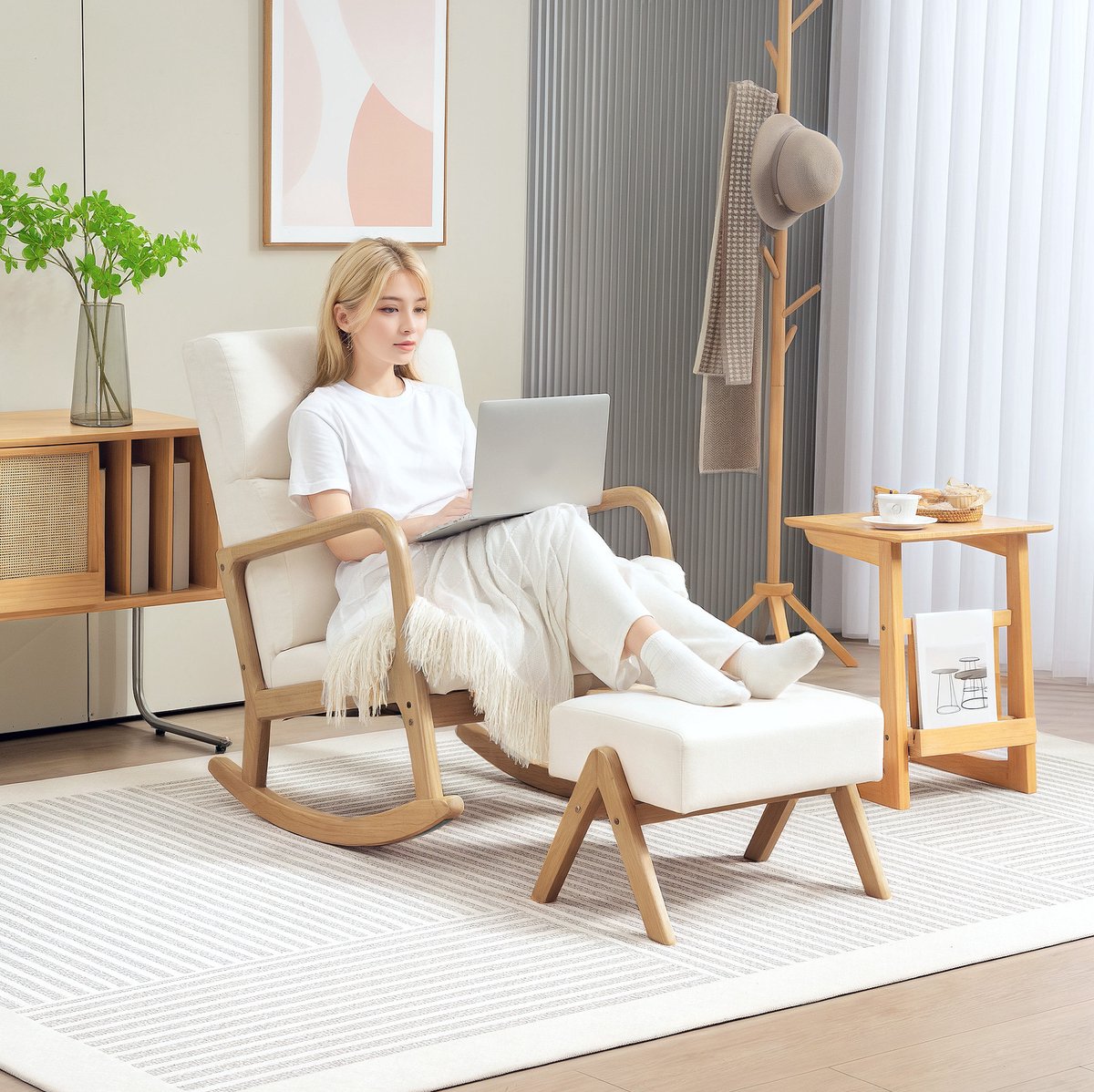 MEUNIQ schommelstoel met hocker 65 x 96 x 94,5 cm, fauteuil met stoffen bekleding, houten onderstel en armleuningen voor woonkamer of slaapkamer, crèmewit