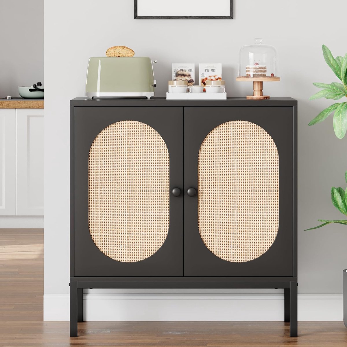 Boho Rotan Dressoir - Houten Opbergkast met Deuren en Verstelbare Planken - Vakkenkast voor Woonkamer & Hal - Zwart / Houtlook - 80 cm breed