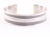 Brede zilveren klemarmband met ribbels en kabelpatronen