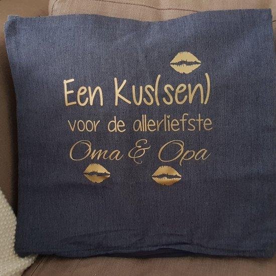 Sierkussen woonkamer Kussenhoes grijs met goud Een kussen voor de allerliefste opa en oma. Maat 40x40cm. Met rits. Hoes met vulling