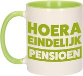 Pensioen mok / beker groen - hoera eindelijk met pensioen - 300 ml - VUT