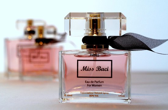 bol.com | Miss Baci Dames parfum (Zeer populair, heerlijke sterke geur met  Freesia, Pioenroos en...