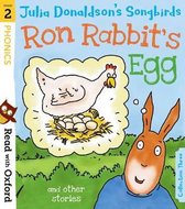 Boek 'Ron Rabbit's Egg and other stories' met een konijn dat droomt van een kip op een nest met eieren.