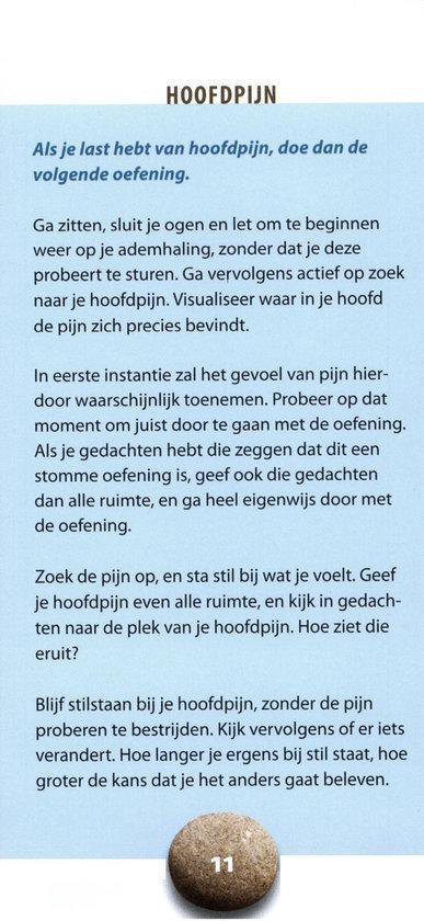Stapel van vier ronde, platte stenen, met nummer 11 op de onderste steen.