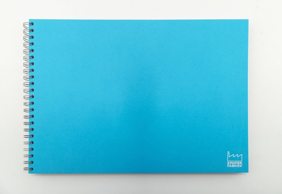 Handlettering/Kalligrafeer/Teken Papier, Formaat A3, Wire-O gebonden. Kleur omslag: Blauw.