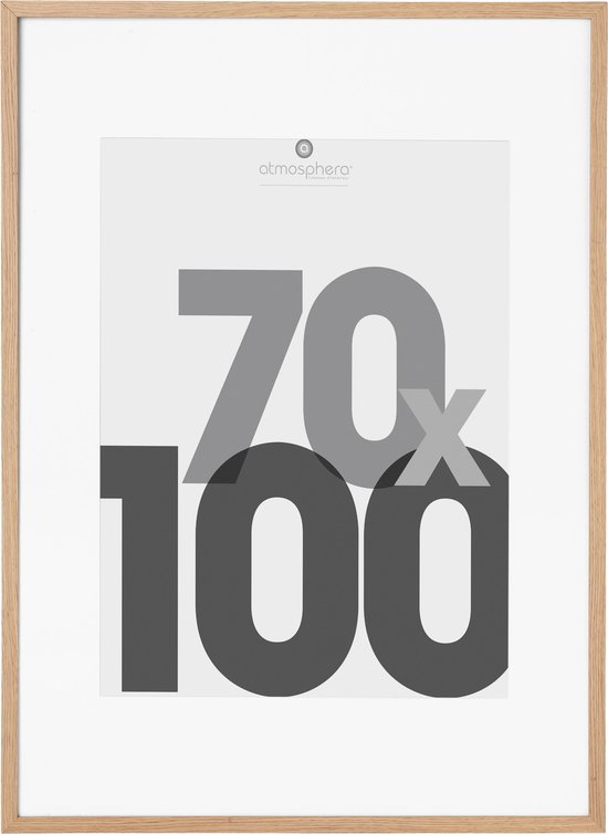 Un cadre photo en bois avec un passe-partout blanc, comportant le texte "70 x 100".