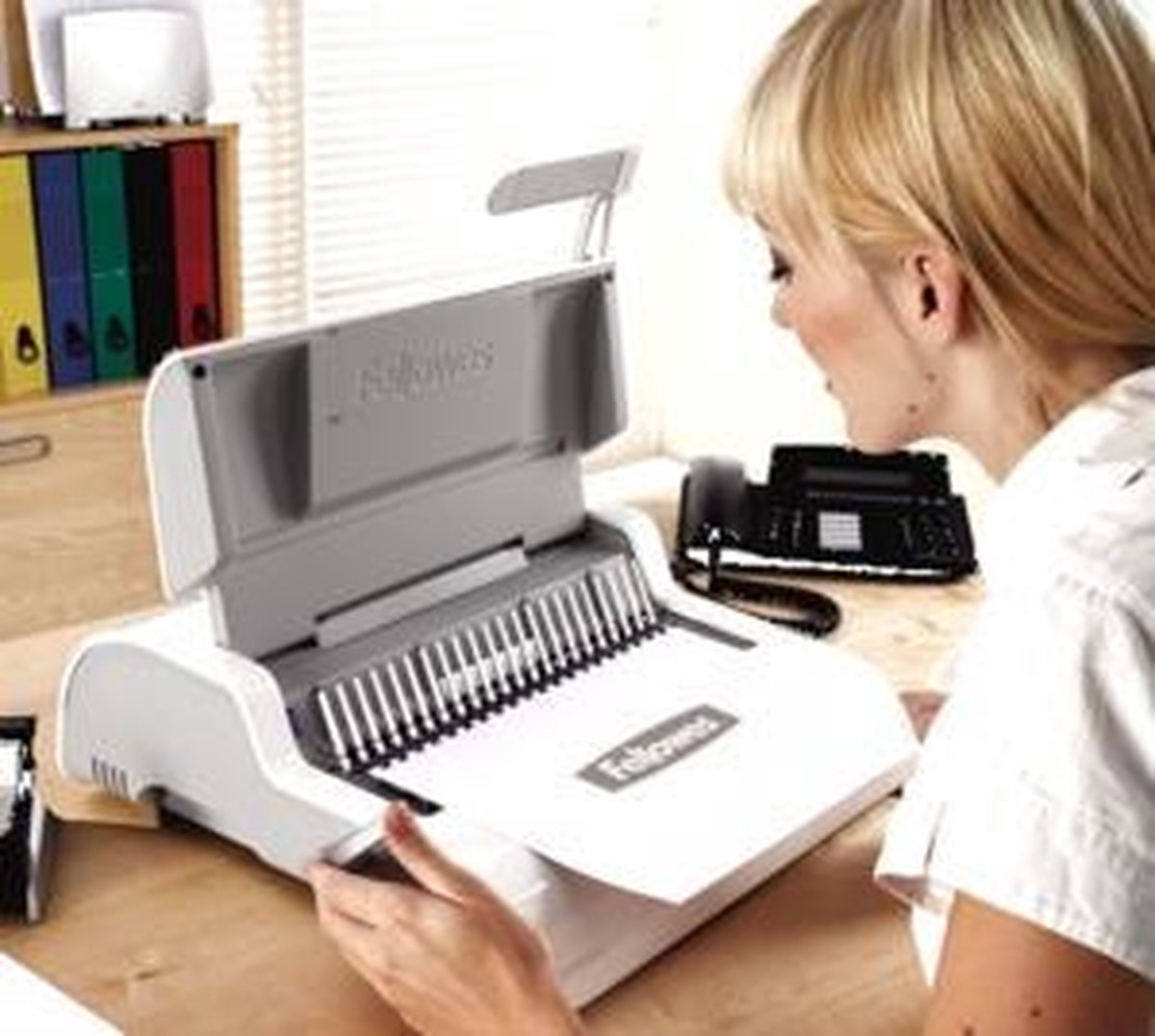 Fellowes inbindmachine Pulsar-e elekrisch plastic bindrug, 300 vel thumbnail 3