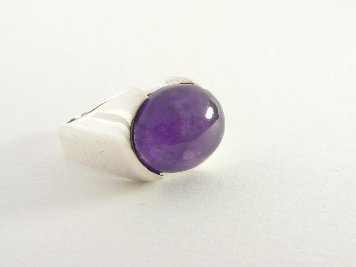 Zilveren ring met grote amethist - maat 18.5