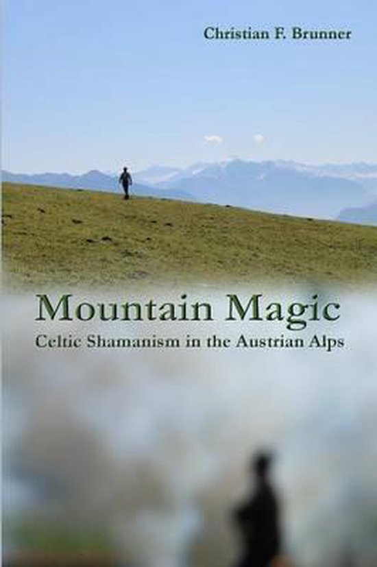Boek "Mountain Magic", met op de voorgrond een wazige figuur en op de achtergrond een persoon op een heuvel met bergen.