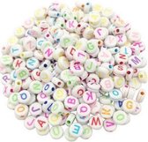 1000 stuks ronde witte alfabetkralen met gekleurde letters 6mm