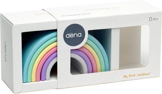 Verpakking van dëna speelgoed met een pastelkleurige regenboog, met 'My first rainbow!' op de voorkant.