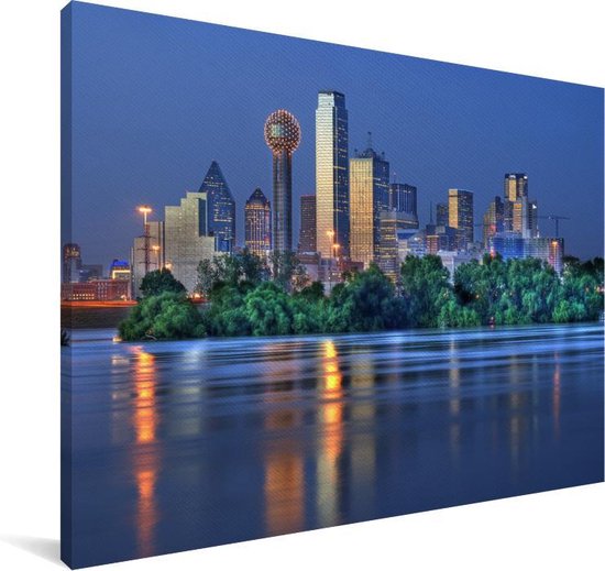 La rivière Trinity avec en arrière-plan les immenses bâtiments de Dallas en soirée Toile 90x60 cm - Tirage photo sur toile (Décoration murale salon / chambre)