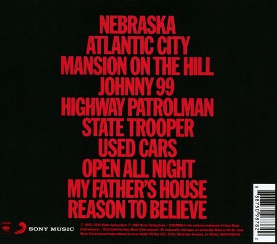 Achterkant albumhoes "Nebraska" van Bruce Springsteen met rode tekst op zwarte achtergrond. Tracklist inclusief "Atlantic City" en "Reason to Believe".