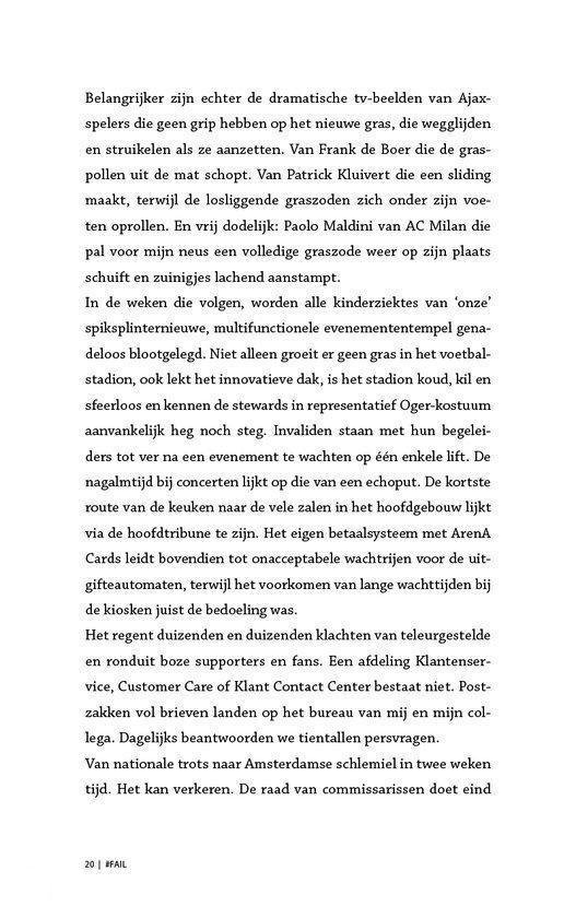 Tekst over dramatische tv-beelden, Ajax, Maldini, Spelers en supporters.
