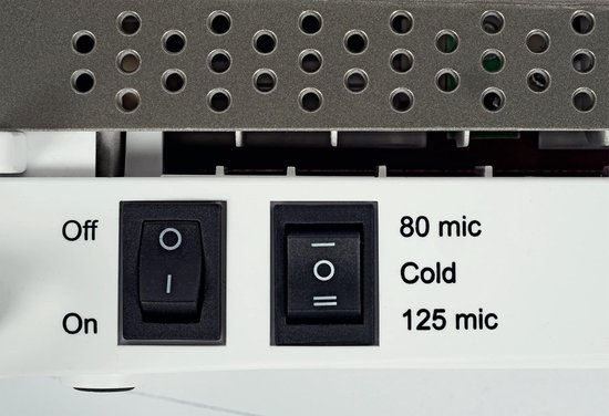 Close-up van de bedieningsknoppen van de Leitz lamineermachine: aan/uit, 80 mic, koud, 125 mic.