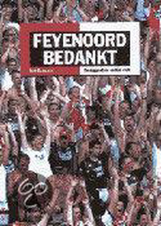 Een menigte juichende Feyenoord-fans met op de achtergrond een banner met 'FEYENOORD BEDANKT'.