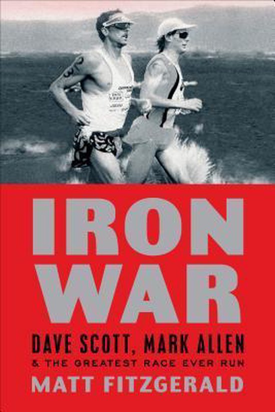 Twee atleten rennen, met de tekst "IRON WAR" en "DAVE SCOTT, MARK ALLEN & THE GREATEST RACE EVER RUN MATT FITZGERALD".