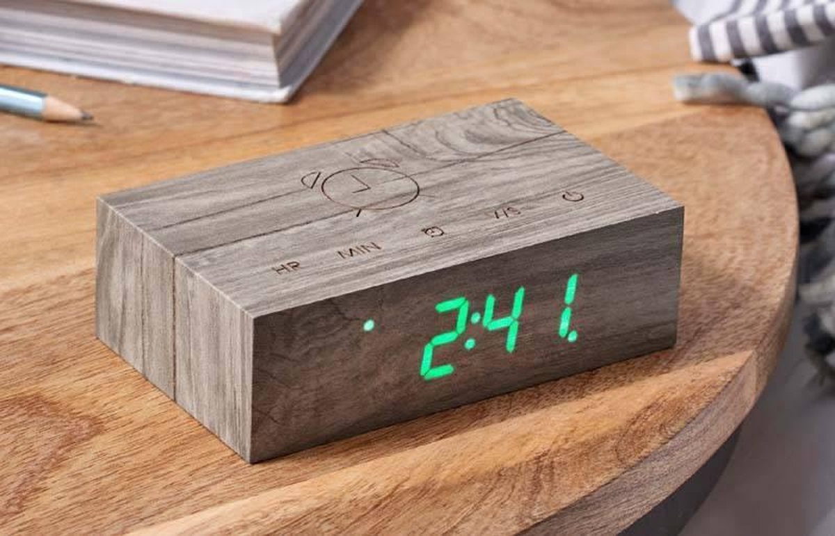 Gingko Flip Click Clock Alarmklok - Essenhout/LED groen