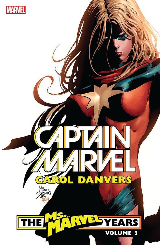Captain Marvel: Carol Danvers, in haar iconische rode, blauwe en gouden outfit, met haar gouden sterrenembleem op de borst.