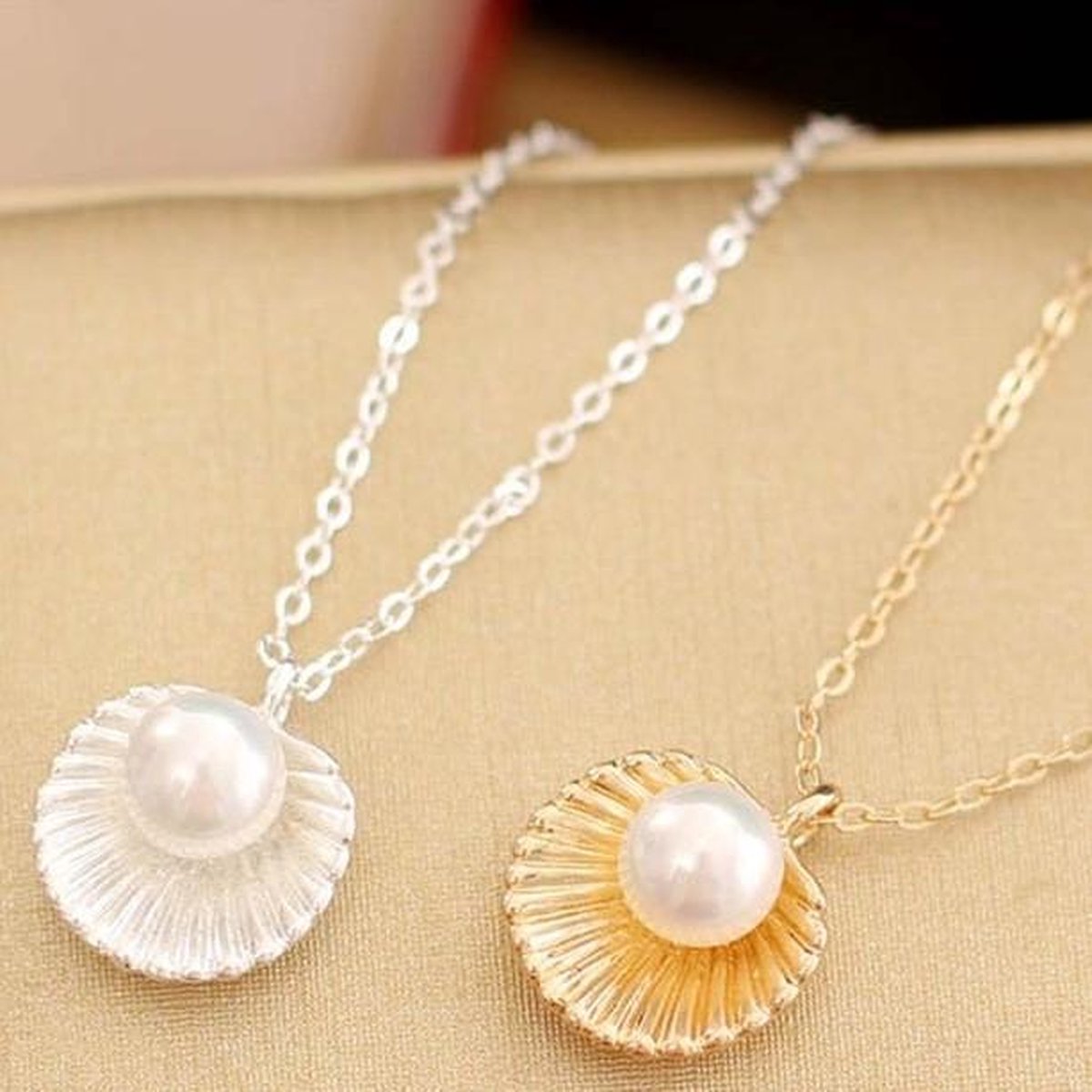 Ketting met schelp en parel zilverkleur