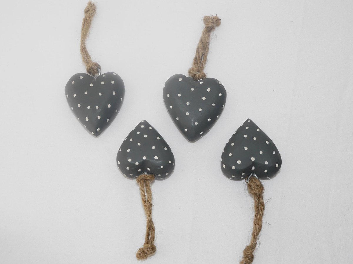 Houten hartje met touwtje-Sleutel hanger- Hartje tafeldecoraie - **4 stuks **